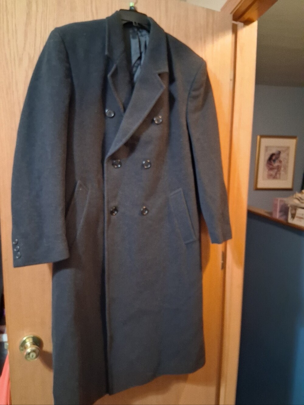 Virany double-breasted wool coat, classic overcoat, size 40R, durable quality